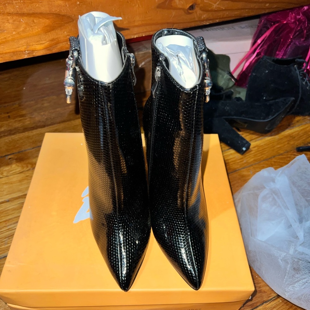 Black public desire heels